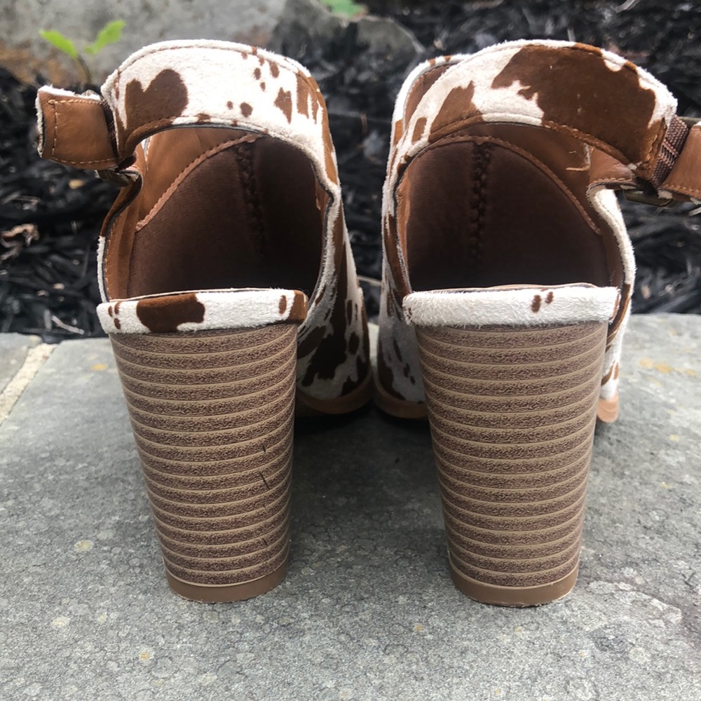 Pierre Dumas Brown and White Patterned Mules. Excellent condition. Size 6. - Picture 4 of 9